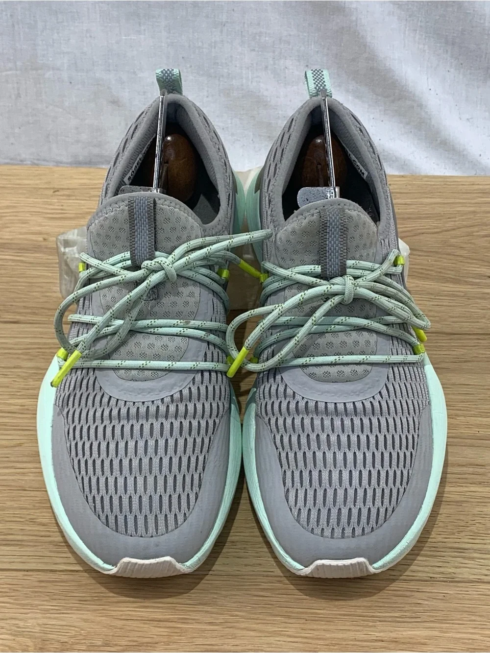 SOREL Kinetic Impact Lace Women’s Sz 7.5 Sneakers Dove Grey Sea Salt Mint Green